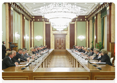 Prime Minister Vladimir Putin at a meeting with representatives of the Federation of Independent Trade Unions of Russia|1 june, 2010|16:58