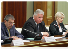 Mikhail Shmakov, Chairman of the Federation of Independent Trade Unions of Russia, at a meeting with Prime Minister Vladimir Putin|1 june, 2010|16:58