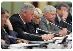 Mikhail Shmakov, Chairman of the Federation of Independent Trade Unions of Russia, at a meeting with Prime Minister Vladimir Putin|1 june, 2010|16:58