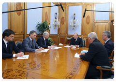 Prime Minister Vladimir Putin meets with the leadership of the United Russia Party|1 june, 2010|18:55