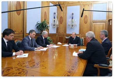 Prime Minister Vladimir Putin meets with the leadership of the United Russia Party