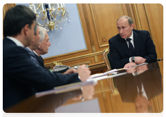 Prime Minister Vladimir Putin meets with the leadership of the United Russia Party|1 june, 2010|19:11