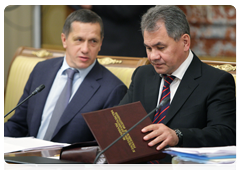 Minister of Natural Resources and Environmental Protection of the Russian Federation Yury Trutnev and Ministry of Civil Defence, Emergencies and Disaster Relief Sergei Shoigu before the meeting of the Russian Government|10 june, 2010|15:25