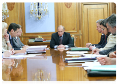 Prime Minister Vladimir Putin at a meeting on federal budget expenditures on education and science for the period 2011-2013|10 june, 2010|17:48