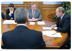 Prime Minister Vladimir Putin at a meeting on federal budget expenditures on education and science for the period 2011-2013|10 june, 2010|17:51