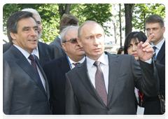 Prime Minister Vladimir Putin and the French Prime Minister Francois Fillon visiting the site of the future Russian spiritual and cultural centre in Paris|11 june, 2010|15:05