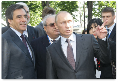 Prime Minister Vladimir Putin and the French Prime Minister Francois Fillon visit the site of the future Russian spiritual and cultural centre in Paris