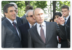 Prime Minister Vladimir Putin and the French Prime Minister Francois Fillon visit the site of the future Russian spiritual and cultural centre in Paris