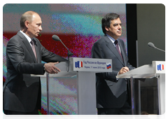 Prime Minister Vladimir Putin and French Prime Minister Francois Fillon inaugurating the Russian National Exhibition at the Grand Palais in Paris|11 june, 2010|16:05