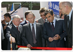 Prime Minister Vladimir Putin and French Prime Minister Francois Fillon visiting the Russian National Exhibition at the Grand Palais in Paris|11 june, 2010|16:45