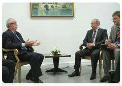 Председатель Правительства Российской Федерации В.В.Путин встретился в Париже с генеральным директором концерна «Тоталь» К. де Маржери|11 июня, 2010|16:50