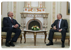 Prime Minister Vladimir Putin with Belarusian President Alexander Lukashenko|11 june, 2010|23:18