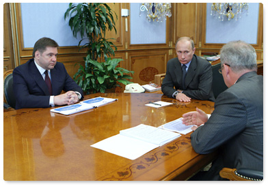 Prime Minister Vladimir Putin holds a working meeting with Regional Development Minister Viktor Basargin and Energy Minister Sergei Shmatko