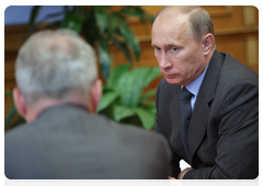 Prime Minister Vladimir Putin at a working meeting with Regional Development Minister Viktor Basargin and Energy Minister Sergei Shmatko|14 june, 2010|14:00