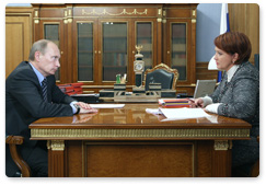 Prime Minister Vladimir Putin meets with Minister of Agriculture Yelena Skrynnik