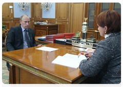 Prime Minister Vladimir Putin meeting with Minister of Agriculture Yelena Skrynnik|15 june, 2010|12:52