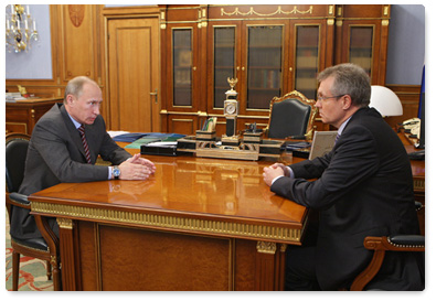 Prime Minister Vladimir Putin meets with Rosagroleasing CEO Valery Nazarov