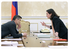 Minister of Economic Development Elvira Nabiullina and Minister of the Interior Rashid Nurgaliyev before the meeting on federal budget expenditures for 2011-2013 on national defence, security and law enforcement|16 june, 2010|20:10