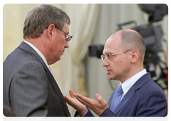 Head of the Rosatom State Corporation Sergei Kiriyenko and First Deputy Chairman of the government’s Military-Industrial Commission Vladislav Putilin|16 june, 2010|20:10