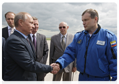 Prime Minister Vladimir Putin at a test flight of a fifth-generation Russian fighter jet, after which he spoke with the test pilot|17 june, 2010|16:44