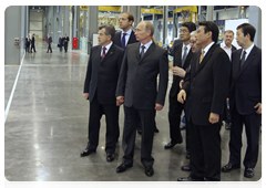 Prime Minister Vladimir Putin during his trip to the Yaroslavl Region touring a new production facility owned by leading Japanese construction equipment manufacturer Komatsu|18 june, 2010|17:35