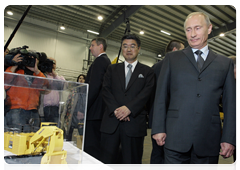 Prime Minister Vladimir Putin during his trip to the Yaroslavl Region touring a new production facility owned by leading Japanese construction equipment manufacturer Komatsu|18 june, 2010|17:35