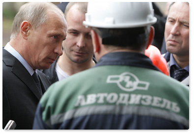 Prime Minister Vladimir Putin visits the Avtodizel diesel engine plant in Yaroslaval, inspects plans for the facility’s modernisation and talks with workers