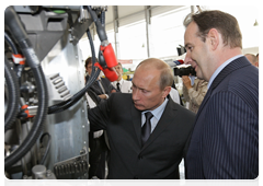 Prime Minister Vladimir Putin touring the Saturn Research & Production Centre in Rybinsk during his visit to the Yaroslavl Region|18 june, 2010|21:28