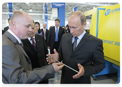 Prime Minister Vladimir Putin touring the Saturn Research & Production Centre in Rybinsk during his visit to the Yaroslavl Region|18 june, 2010|21:29