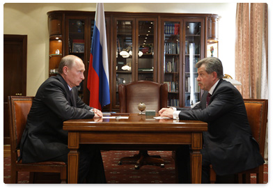 Prime Minister Vladimir Putin meets with Yaroslavl Region Governor Sergei Vakhrukov