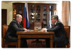 Prime Minister Vladimir Putin meets with Yaroslavl Region Governor Sergei Vakhrukov