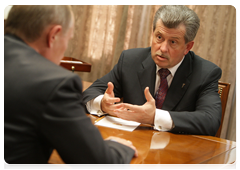 Yaroslavl Region Governor Sergei Vakhrukov at a meeting with Prime Minister Vladimir Putin|18 june, 2010|21:33