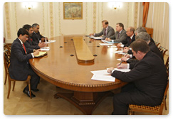 Prime Minister Vladimir Putin meets with Indian Commerce and Industry Minister Anand Sharma