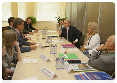 Prime Minister Vladimir Putin visits the Moscow Cultural and Business Centre for Disabled People and holds a meeting with its staff|19 june, 2010|19:08