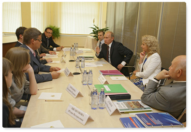 Prime Minister Vladimir Putin visits the Moscow Cultural and Business Centre for Disabled People, familiarises himself with its operations and meets its staff