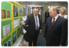 Prime Minister Vladimir Putin visiting the Moscow Cultural and Business Centre for Disabled People and familiarising himself with its work|19 june, 2010|19:16