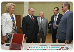 Prime Minister Vladimir Putin visiting the Moscow Cultural and Business Centre for Disabled People and familiarising himself with its work|19 june, 2010|19:16