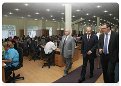 Prime Minister Vladimir Putin visiting the Moscow Cultural and Business Centre for Disabled People and familiarising himself with its work|19 june, 2010|19:17