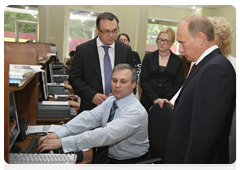 Prime Minister Vladimir Putin visiting the Moscow Cultural and Business Centre for Disabled People and meeting its staff|19 june, 2010|19:17