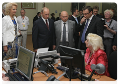 Prime Minister Vladimir Putin visiting the Moscow Cultural and Business Centre for Disabled People and familiarising himself with its work|19 june, 2010|19:17