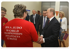 Prime Minister Vladimir Putin visiting the Moscow Cultural and Business Centre for Disabled People and familiarising himself with its work|19 june, 2010|19:18