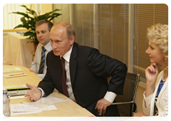 Prime Minister Vladimir Putin visits the Moscow Cultural and Business Centre for Disabled People and holds a meeting with its staff|19 june, 2010|19:45