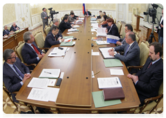 Prime Minister Vladimir Putin at a Government Presidium meeting|21 june, 2010|17:29