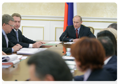 Prime Minister Vladimir Putin at a Government Presidium meeting|21 june, 2010|17:34