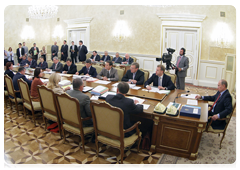 Prime Minister Vladimir Putin at a Government Presidium meeting|21 june, 2010|17:56