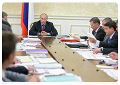 Prime Minister Vladimir Putin at a meeting on federal budget spending on industry and transport for 2011-2013|21 june, 2010|19:34