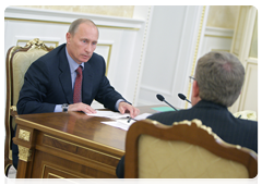 Prime Minister Vladimir Putin at a meeting on federal budget spending on industry and transport for 2011-2013|21 june, 2010|19:35