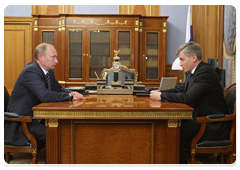 Prime Minister Vladimir Putin meeting with Alexander Kibovsky, Head of the Russian Federal Service for the Oversight of Legislation in the Protection of Cultural Heritage|22 june, 2010|11:20