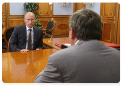 Prime Minister Vladimir Putin meeting with Alexander Surinov, the head of the Federal Service for State Statistics|22 june, 2010|12:21