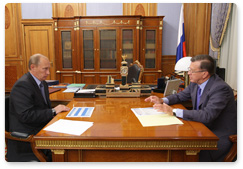 Prime Minister Vladimir Putin meets with First Deputy Prime Minister Viktor Zubkov